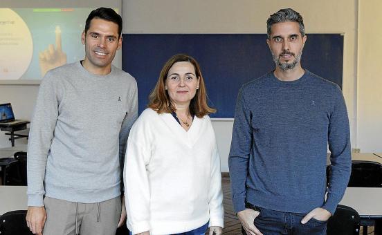 Por la izq, Adrián González, cofundador de Hotel Treats; Cristina Faustino, formadora; y Héctor Mota, CEO de Eureka